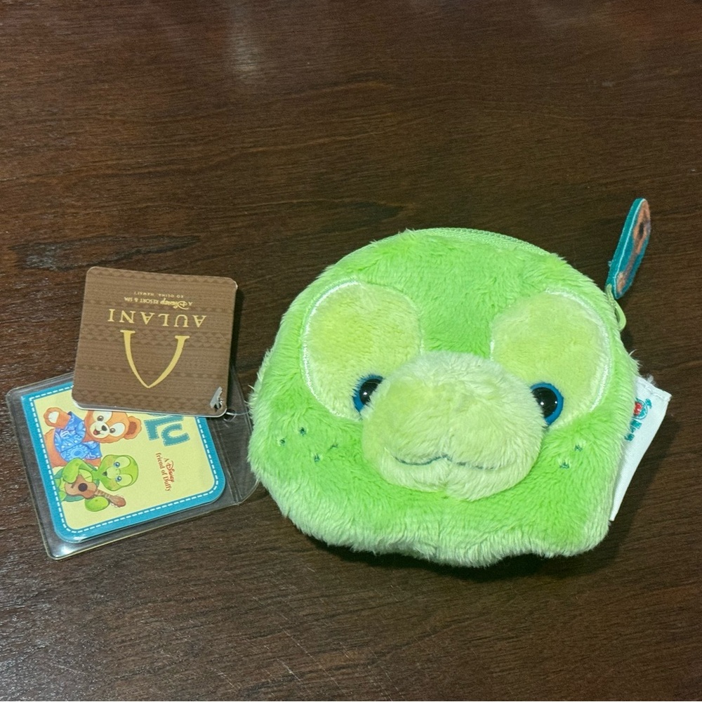 DISNEY Aulani Resort Exclusive 'Olu Mel
Coin purse